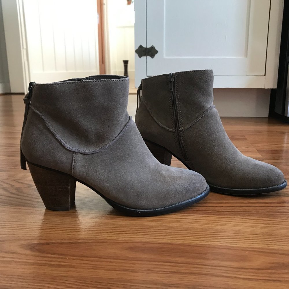 Steve Madden boots in Ash Suede